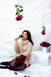 studio karo fotosessioon valentinipäevatemaatilises fotonurgas "falling roses"